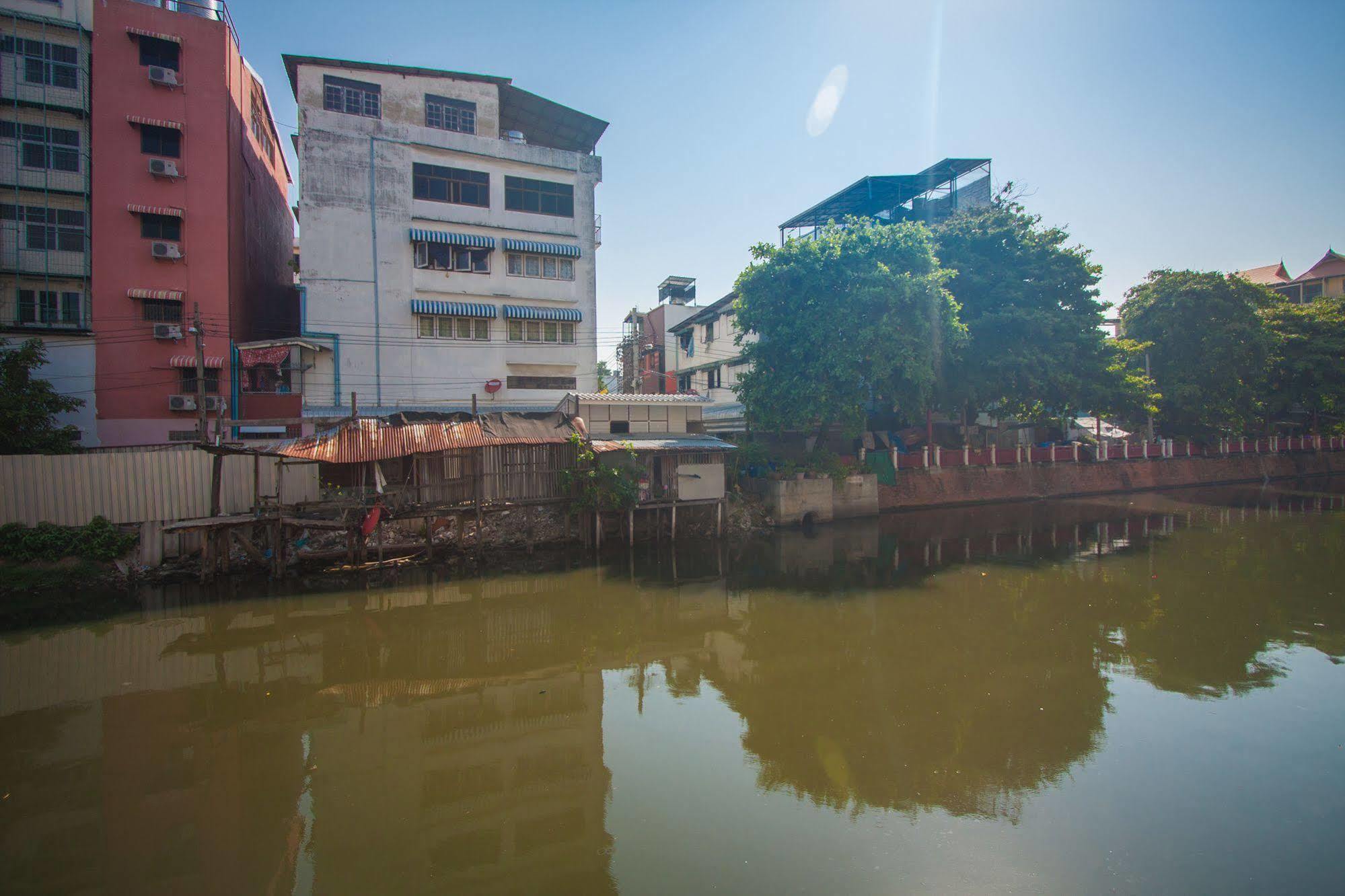 Nacorn Hostel Bangkok Extérieur photo